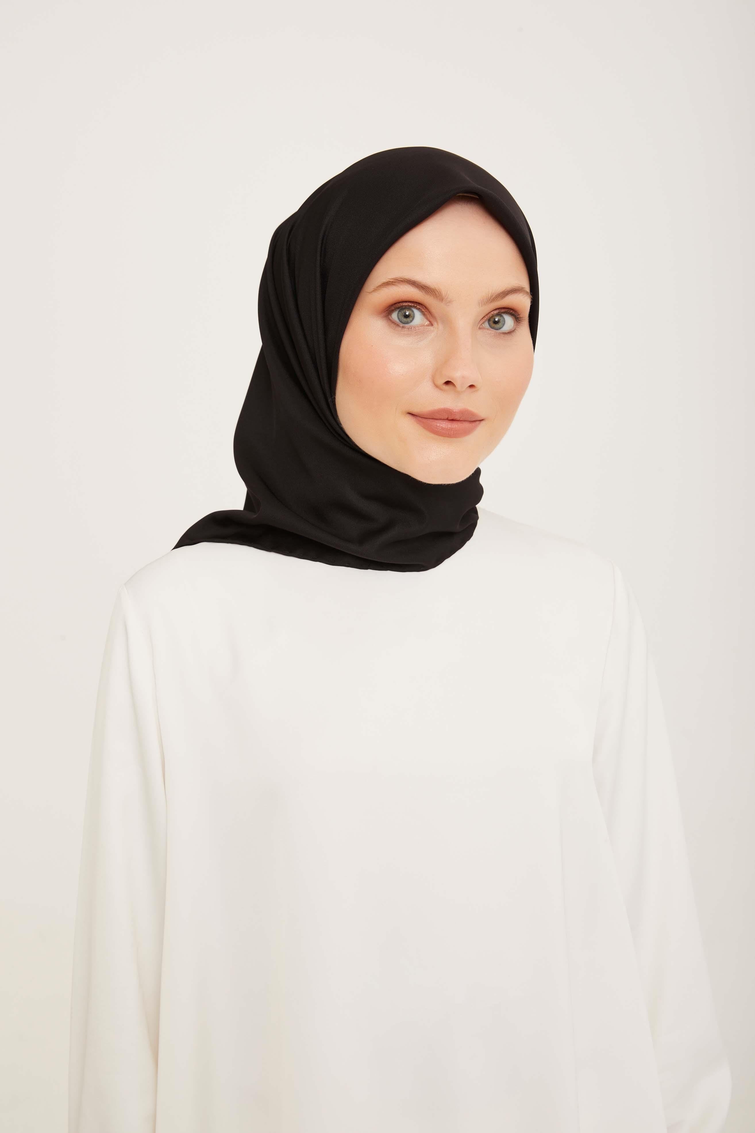 Armine Sport Siyah Düz Renk Fon Eşarp